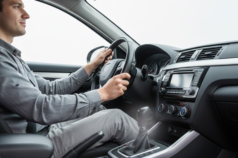 Người lái xe vận hành ô tô khi xuất hiện dấu hiệu bất thường liên quan mã lỗi P0700.