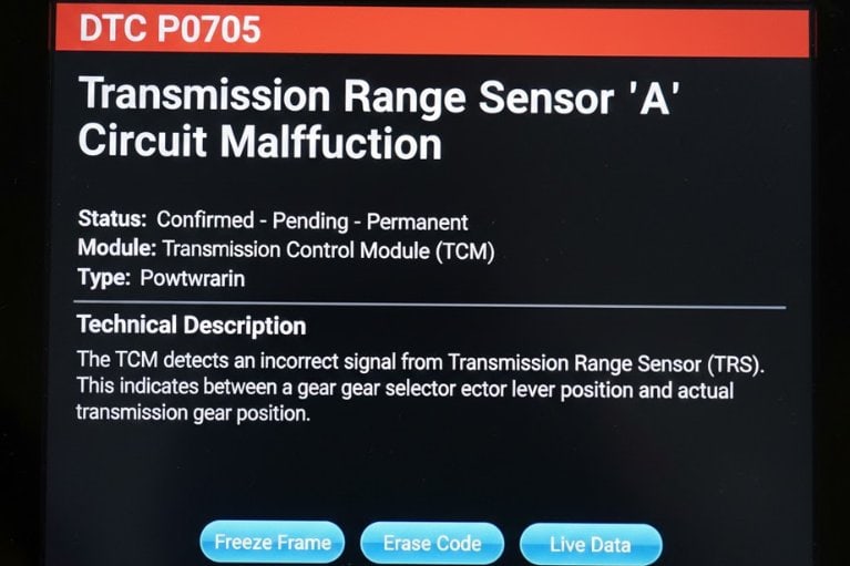 Mã lỗi P0705 trên thiết bị chẩn đoán, liên quan cảm biến vị trí cần số hộp số tự động.