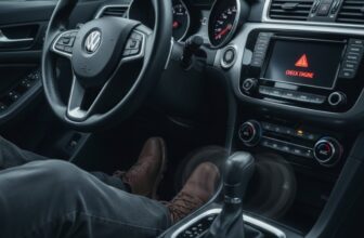 Xe bị hụt ga khi vào số: Nguyên nhân và cách xử lý chuẩn kỹ thuật