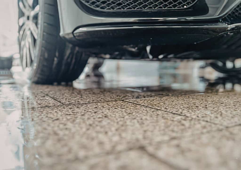 Hình chụp về chiếc xe bị xệ gầm