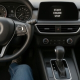 Cách khởi động xe số tự động đúng chuẩn